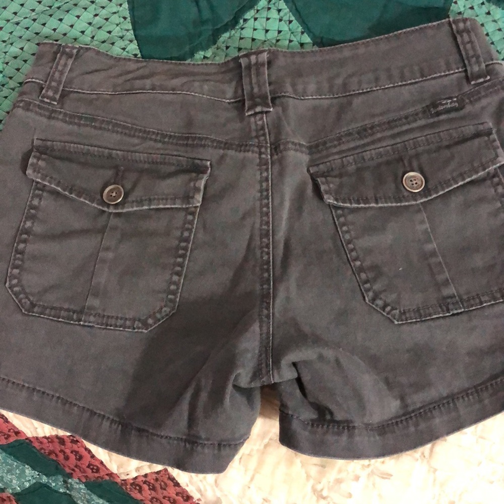 Union Bay Hip Hugging Shorts Size 5 Dark Grey - Picture 2 of 4